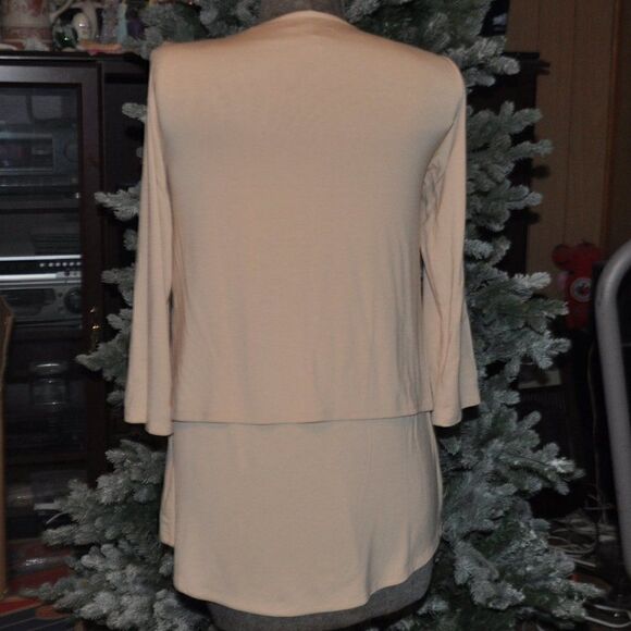 2/$10 JOAN RIVERS see measurements Tiered Hi-Lo Top MUST BUNDLE FOR THIS PRICE - Picture 3 of 4